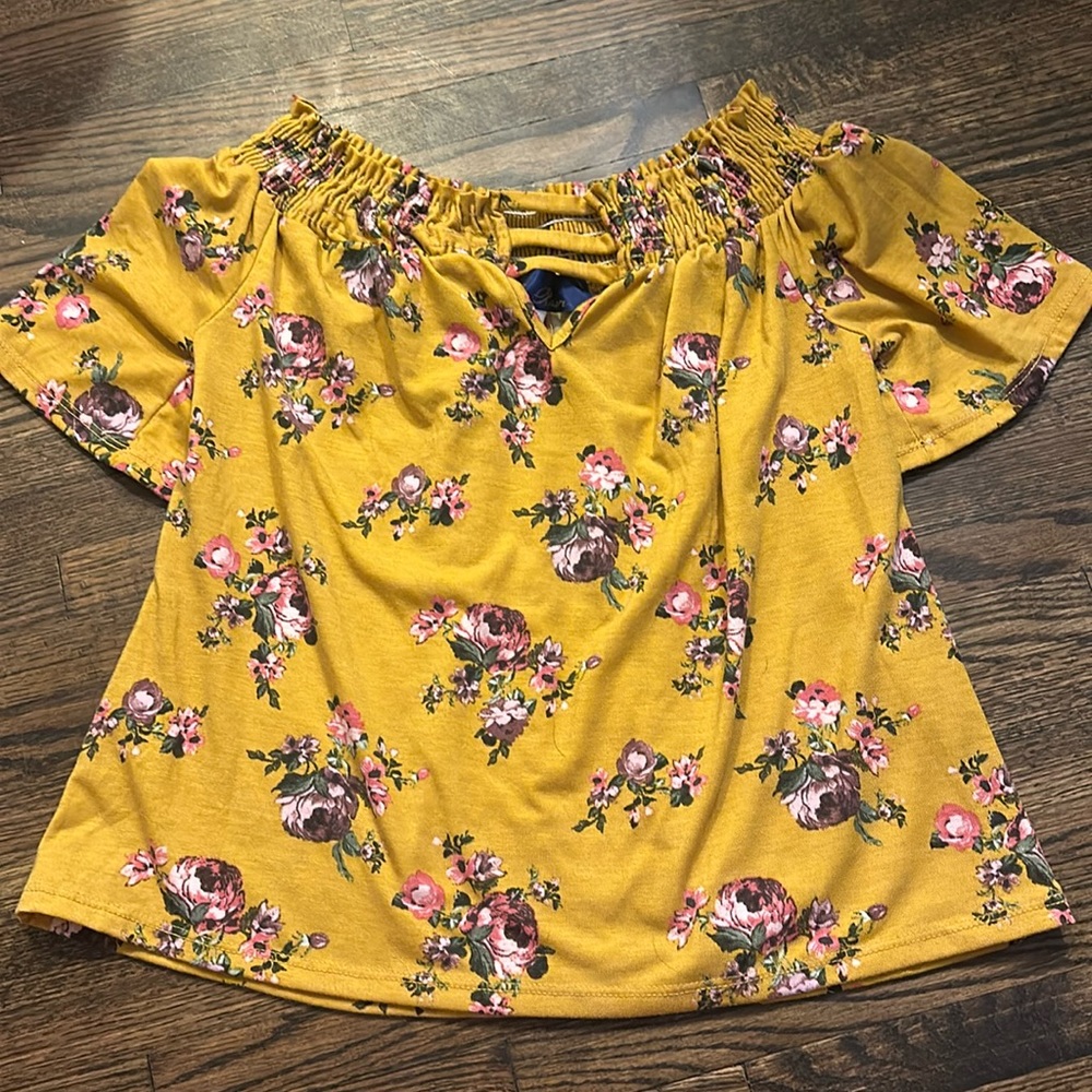 Off shoulder tee